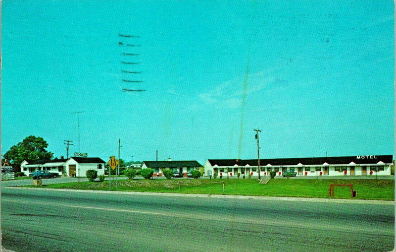 Sleepy Hollow Motel (Dots) - Vintage Postcard (newer photo)